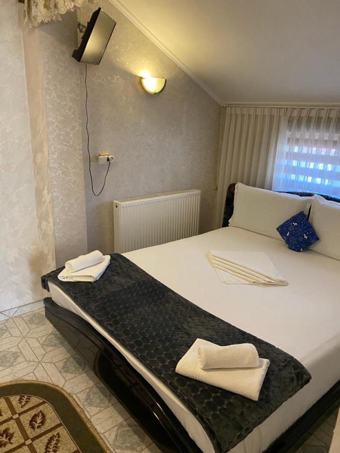 Apartament Mansarda Appartement Curtea de Argeş Buitenkant foto