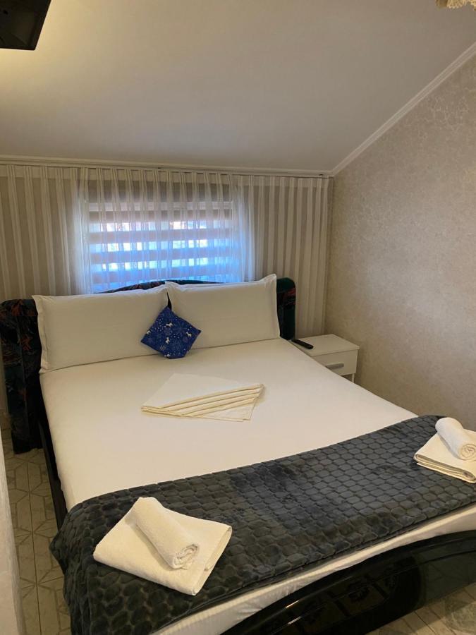 Apartament Mansarda Appartement Curtea de Argeş Buitenkant foto